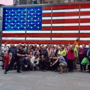 Ständchen und Photo mit und vor dem NYPD 